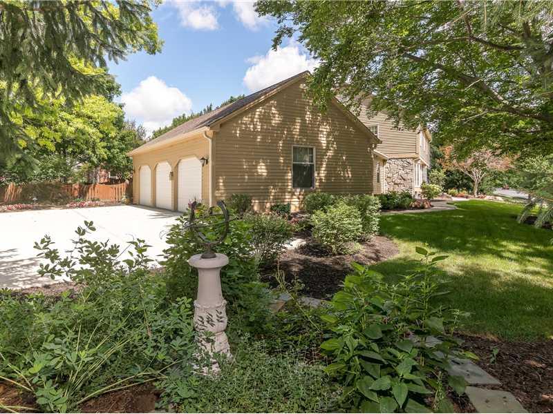 9010 Wickham Road Indianapolis, IN 46260 - Photo 3 of 24 Gallery Image 3