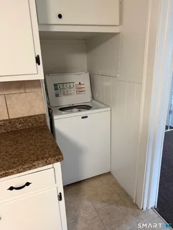 a view of utility room