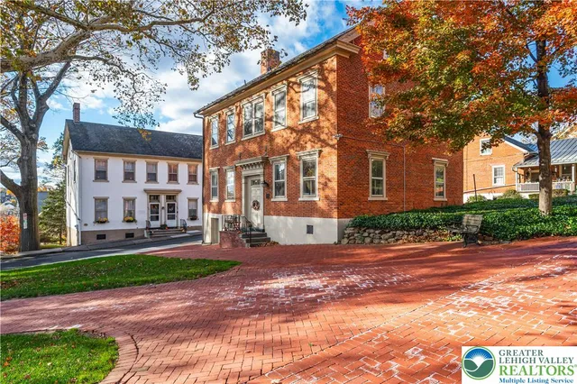 $1,700 | 426 Heckewelder Place, Unit 2, Bethlehem, PA 18018