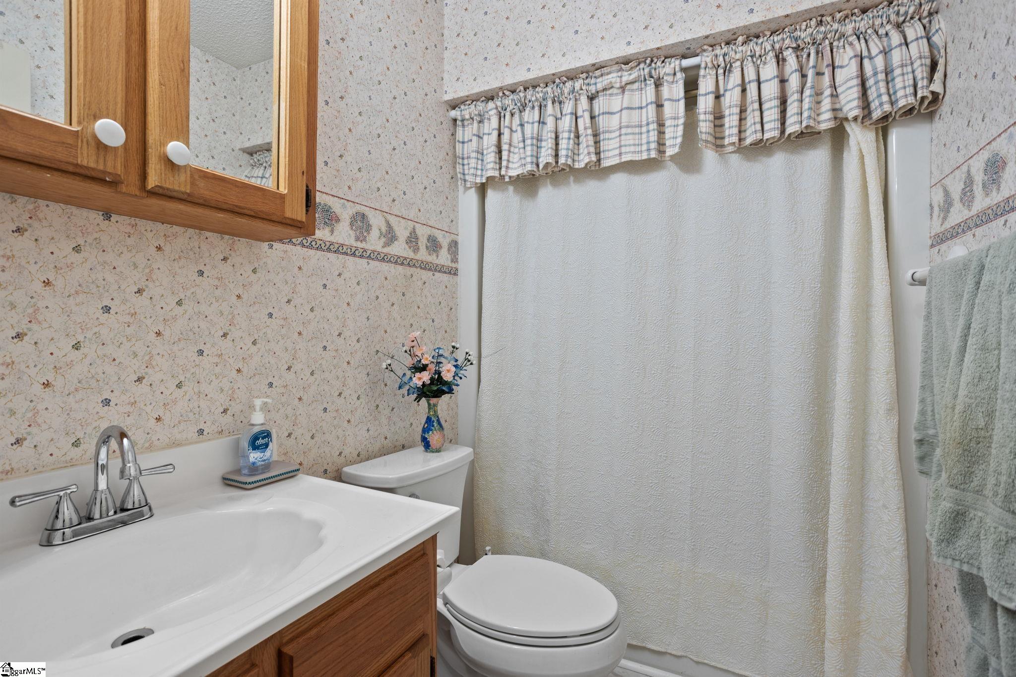2604 Roper Mountain Road Simpsonville, SC 29681 - Photo 15 of 43