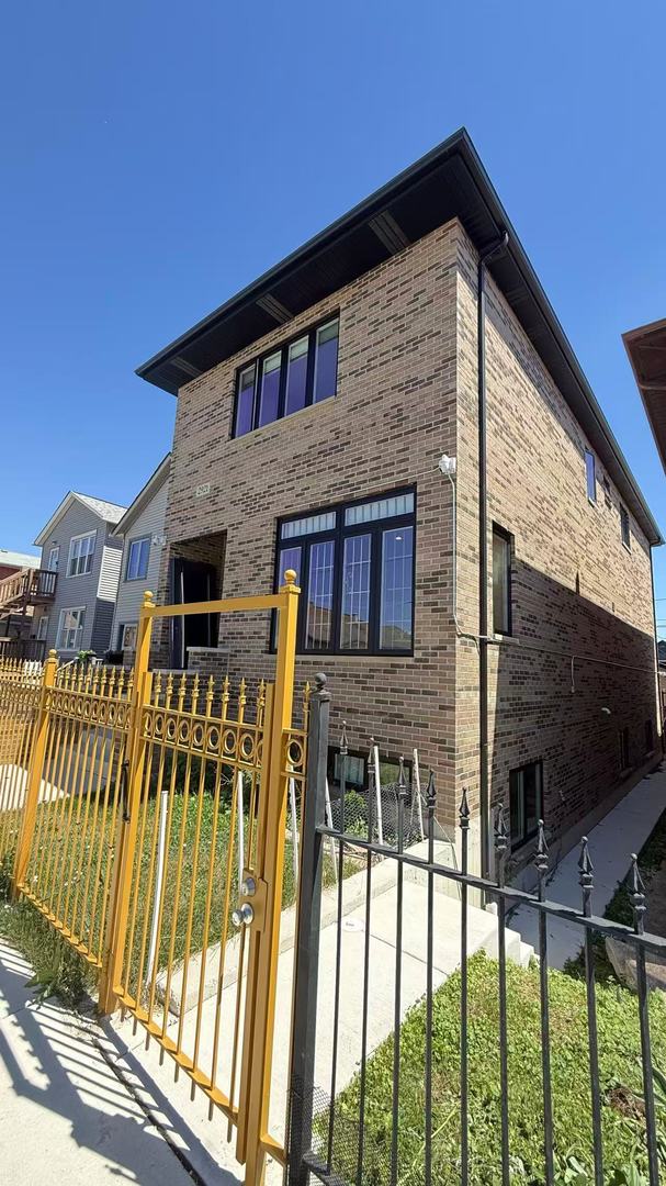 2921 South Farrell Street Chicago, IL 60608 - Photo 1 of 30