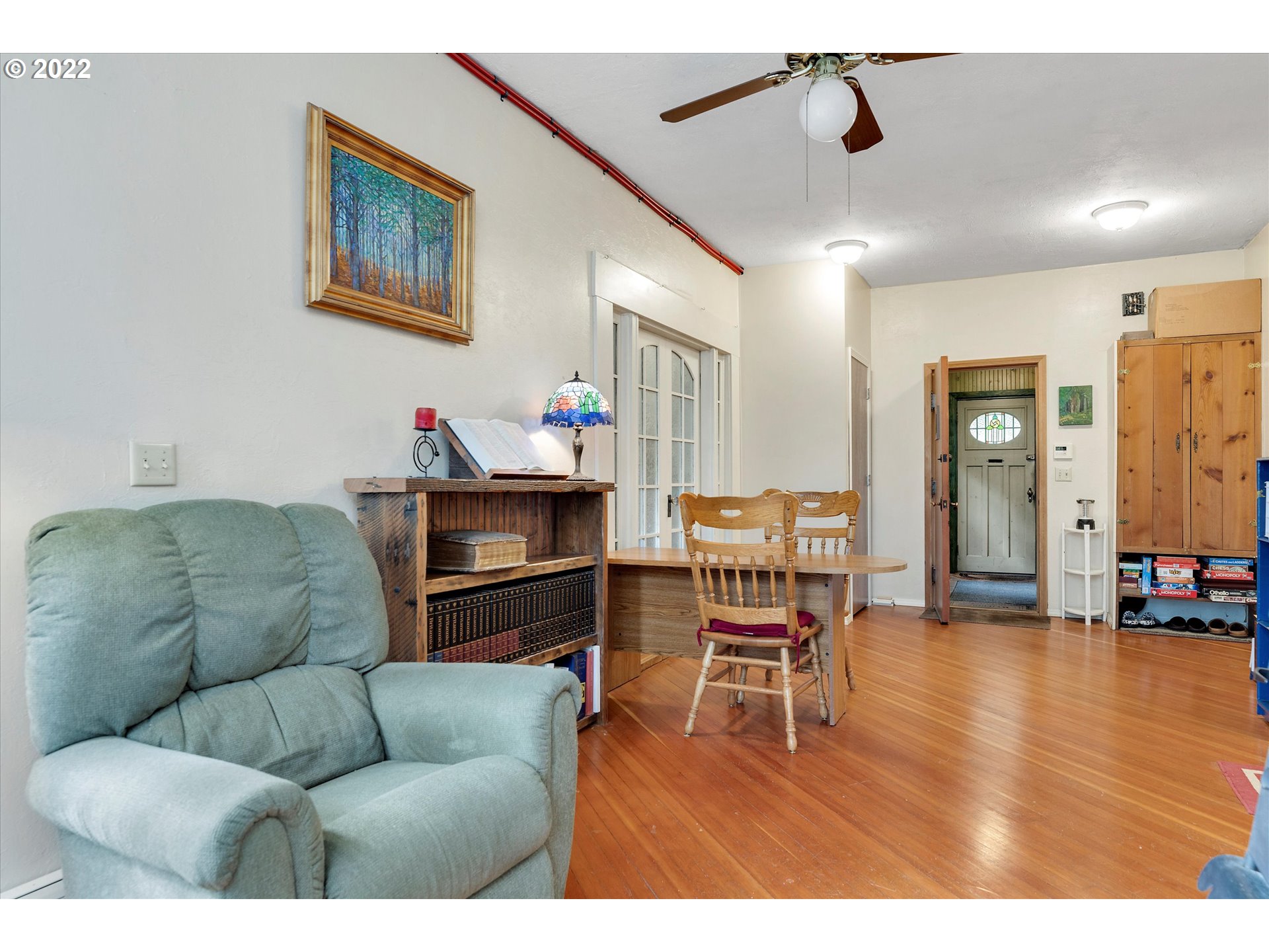 33550 Southeast Coupland Road Estacada, OR 97023 - Photo 6 of 32 Living Room/Entrance