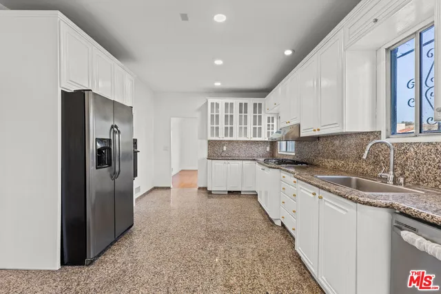 $4,995 | 8000 West 4th Street, Los Angeles, CA 90048