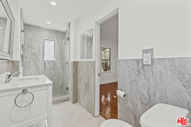 $4,995 | 8000 West 4th Street, Los Angeles, CA 90048