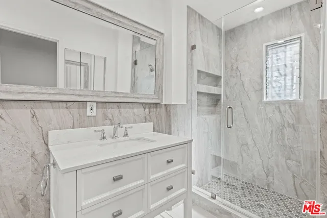 $4,995 | 8000 West 4th Street, Los Angeles, CA 90048