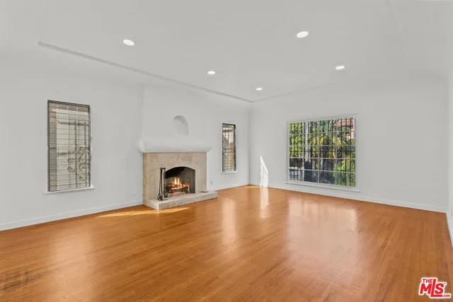 $4,995 | 8000 West 4th Street, Los Angeles, CA 90048