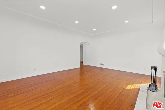 $4,995 | 8000 West 4th Street, Los Angeles, CA 90048