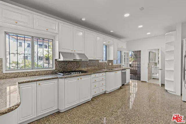 $4,995 | 8000 West 4th Street, Los Angeles, CA 90048