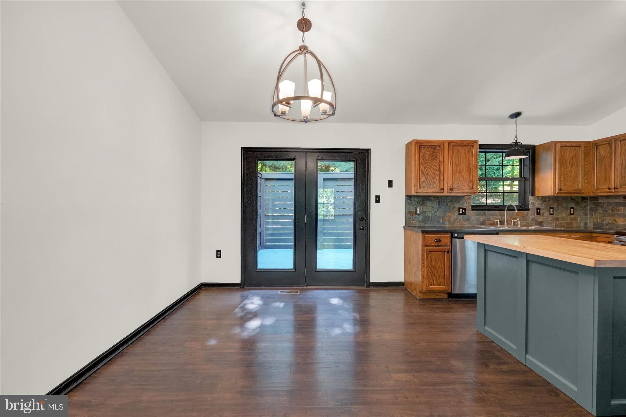 6609 Edgewood Road New Market, MD 21774 - Photo 6 of 37 Dining room / eat in kitchen