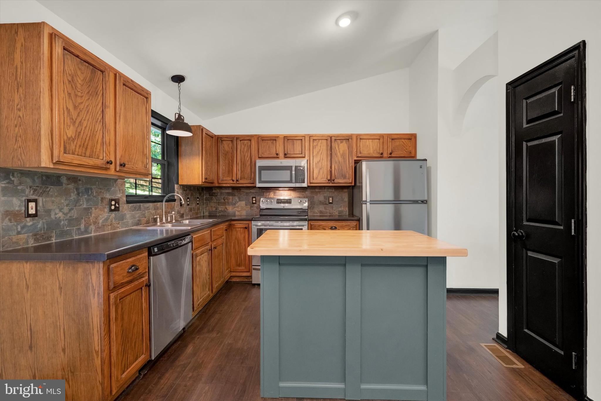 6609 Edgewood Road New Market, MD 21774 - Photo 7 of 37 Kitchen