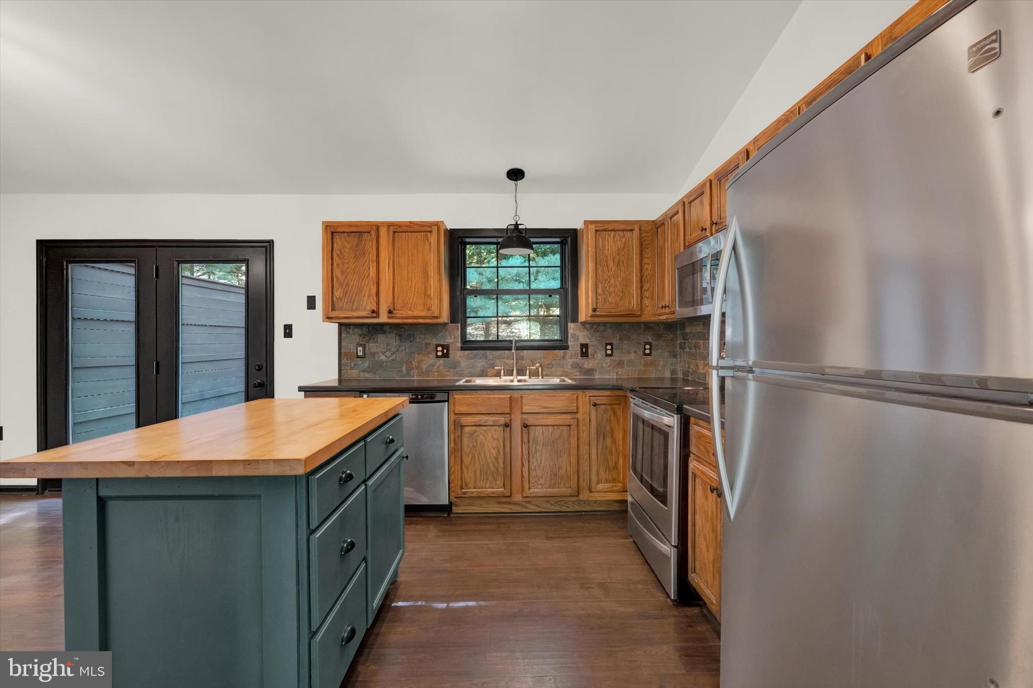 6609 Edgewood Road New Market, MD 21774 - Photo 8 of 37 Stainless steel appliances