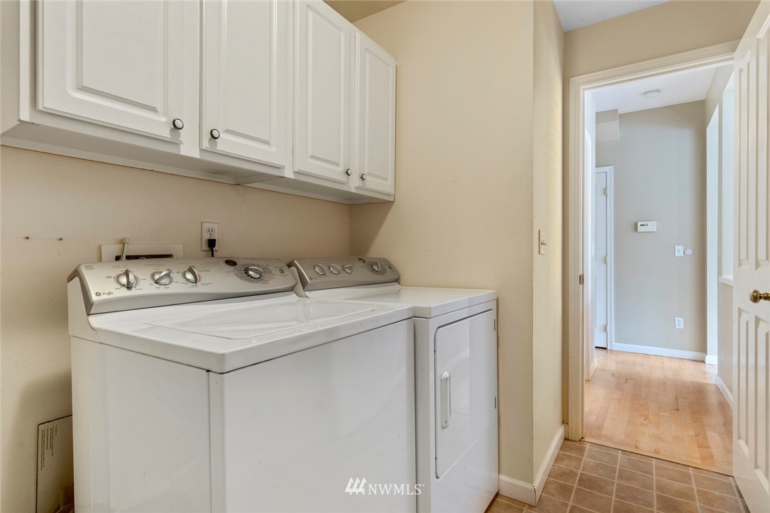 19511 Southeast May Valley Road Issaquah, WA 98027 - Photo 11 of 25 Gallery Image 11