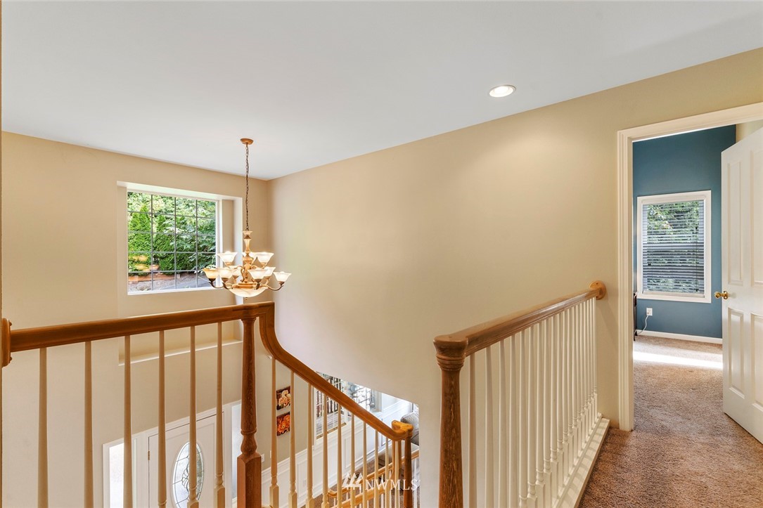 19511 Southeast May Valley Road Issaquah, WA 98027 - Photo 15 of 25 Gallery Image 15
