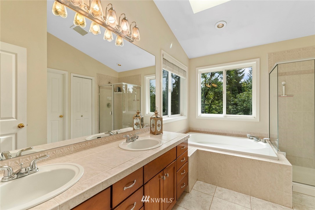 19511 Southeast May Valley Road Issaquah, WA 98027 - Photo 18 of 25 Gallery Image 18