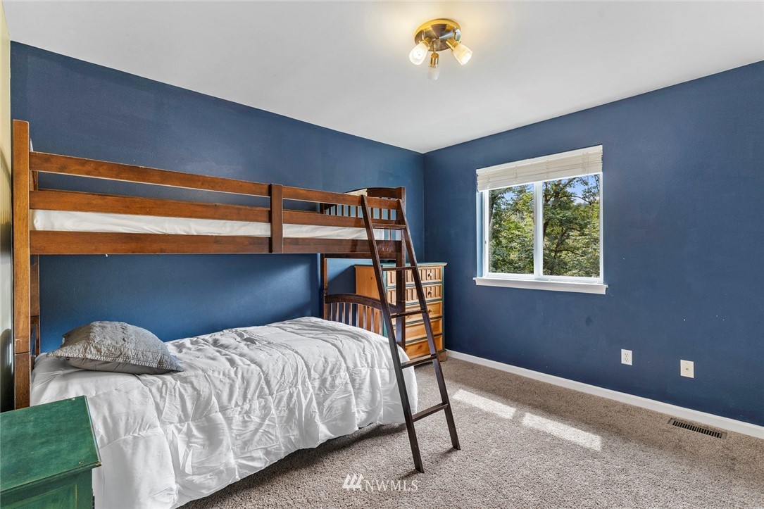 19511 Southeast May Valley Road Issaquah, WA 98027 - Photo 20 of 25 Gallery Image 20