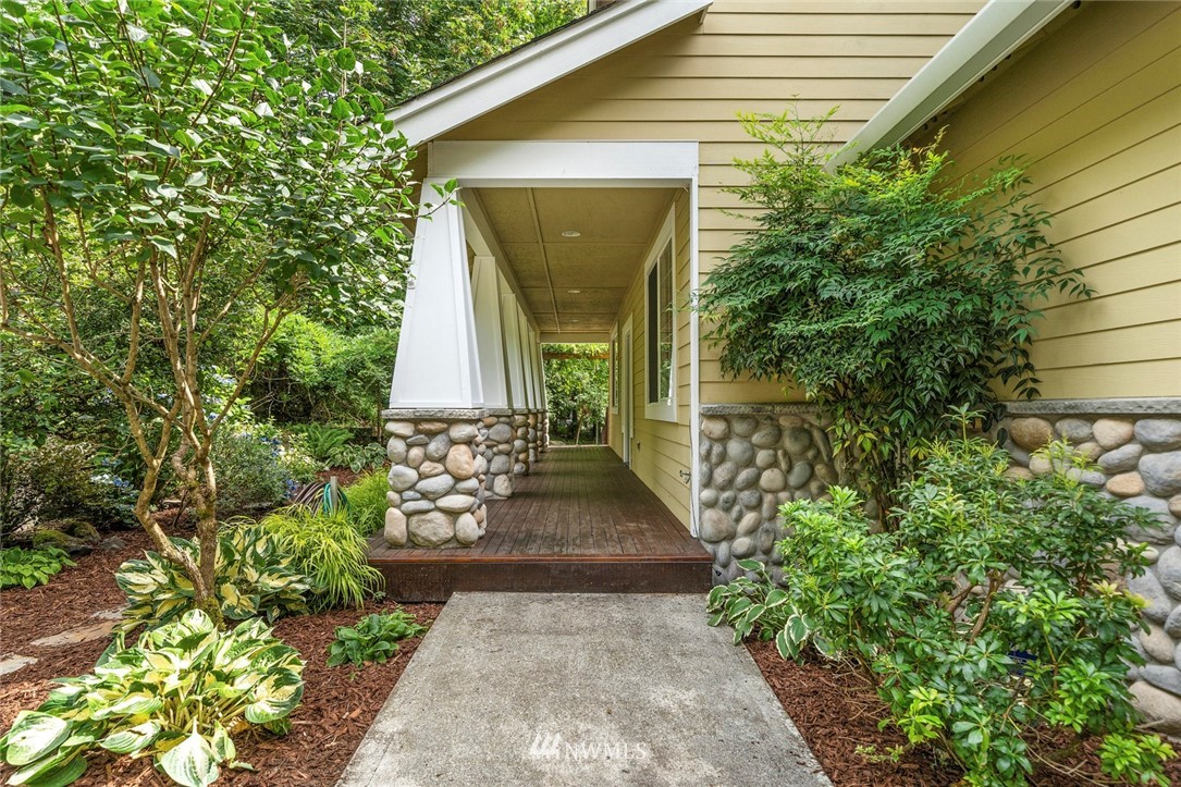 19511 Southeast May Valley Road Issaquah, WA 98027 - Photo 3 of 25 Gallery Image 3