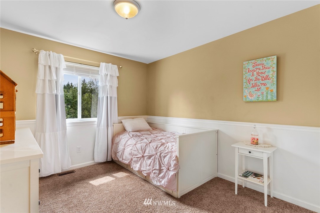 19511 Southeast May Valley Road Issaquah, WA 98027 - Photo 21 of 25 Gallery Image 21