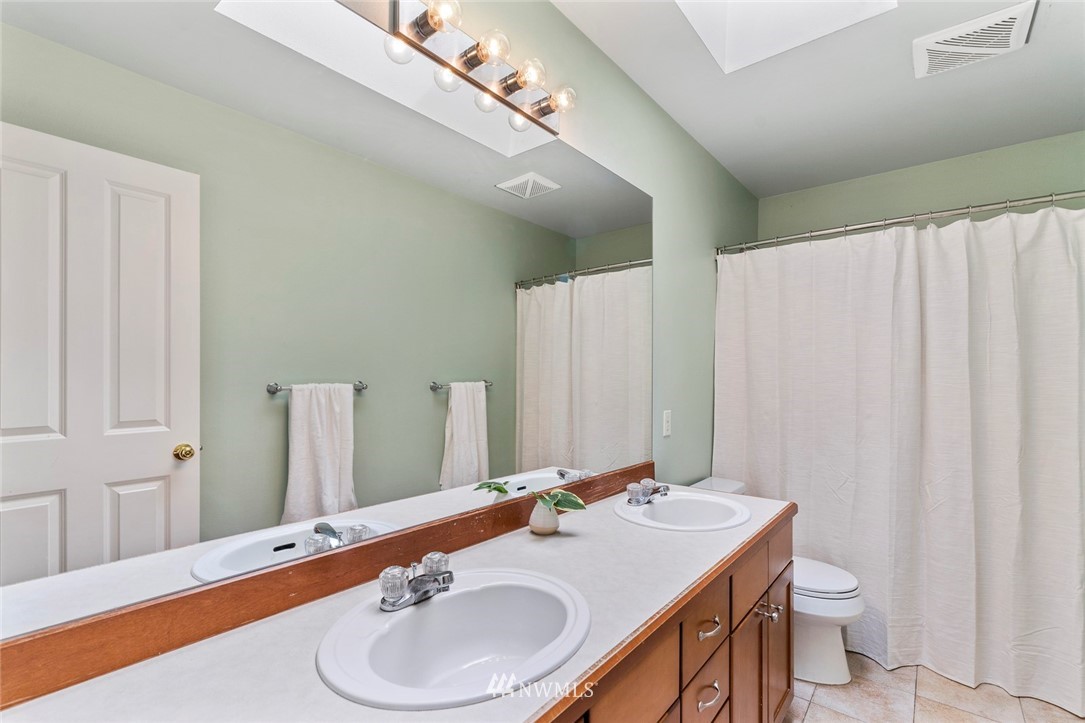 19511 Southeast May Valley Road Issaquah, WA 98027 - Photo 22 of 25 Gallery Image 22