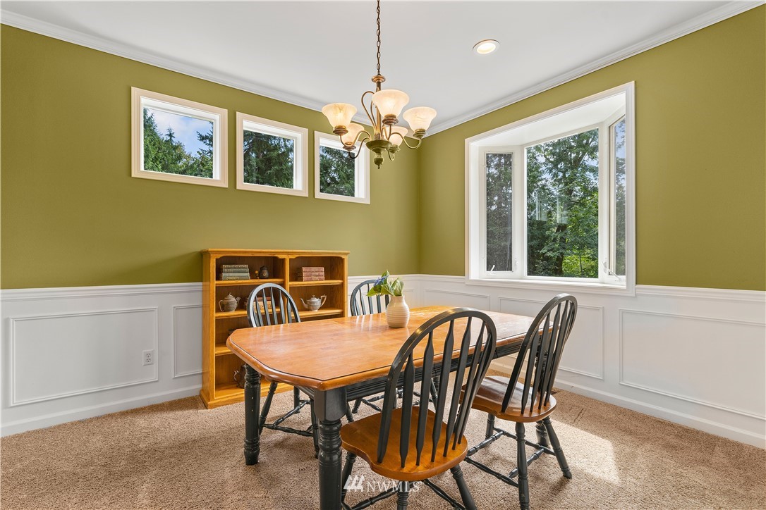 19511 Southeast May Valley Road Issaquah, WA 98027 - Photo 6 of 25 Gallery Image 6