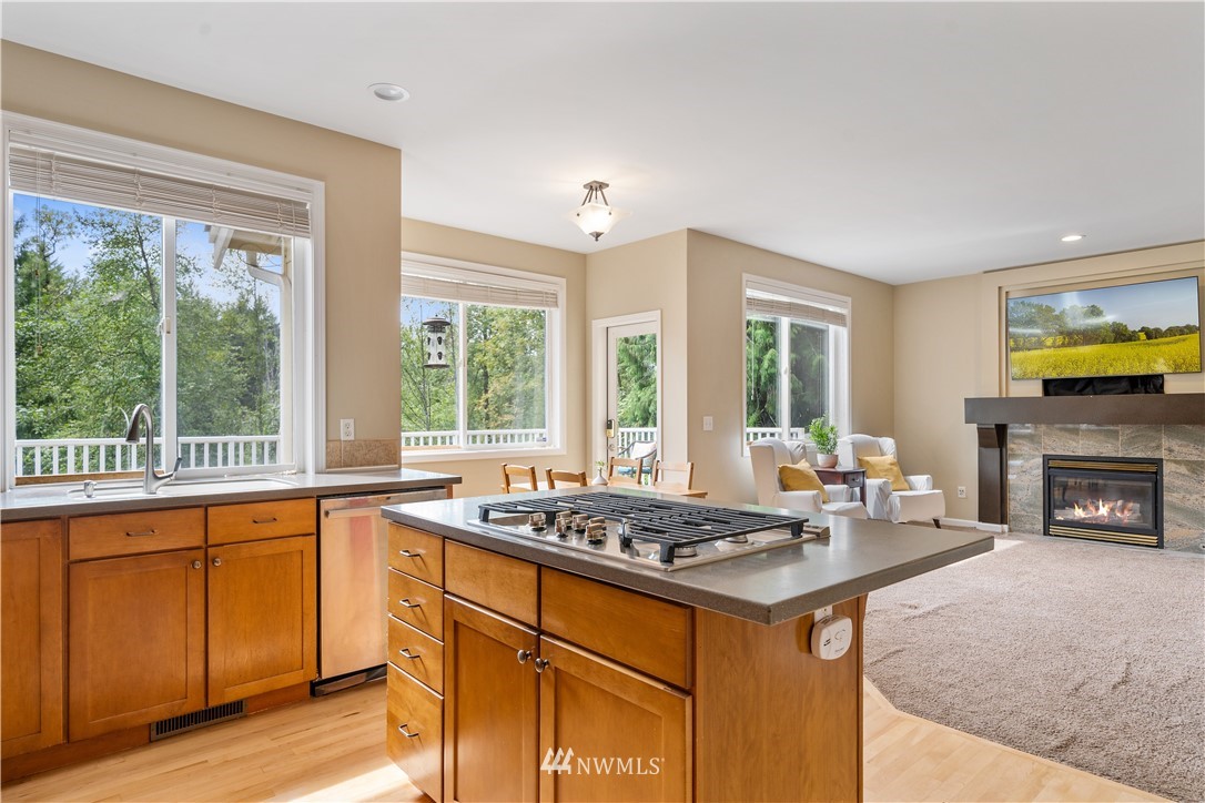 19511 Southeast May Valley Road Issaquah, WA 98027 - Photo 7 of 25 Gallery Image 7