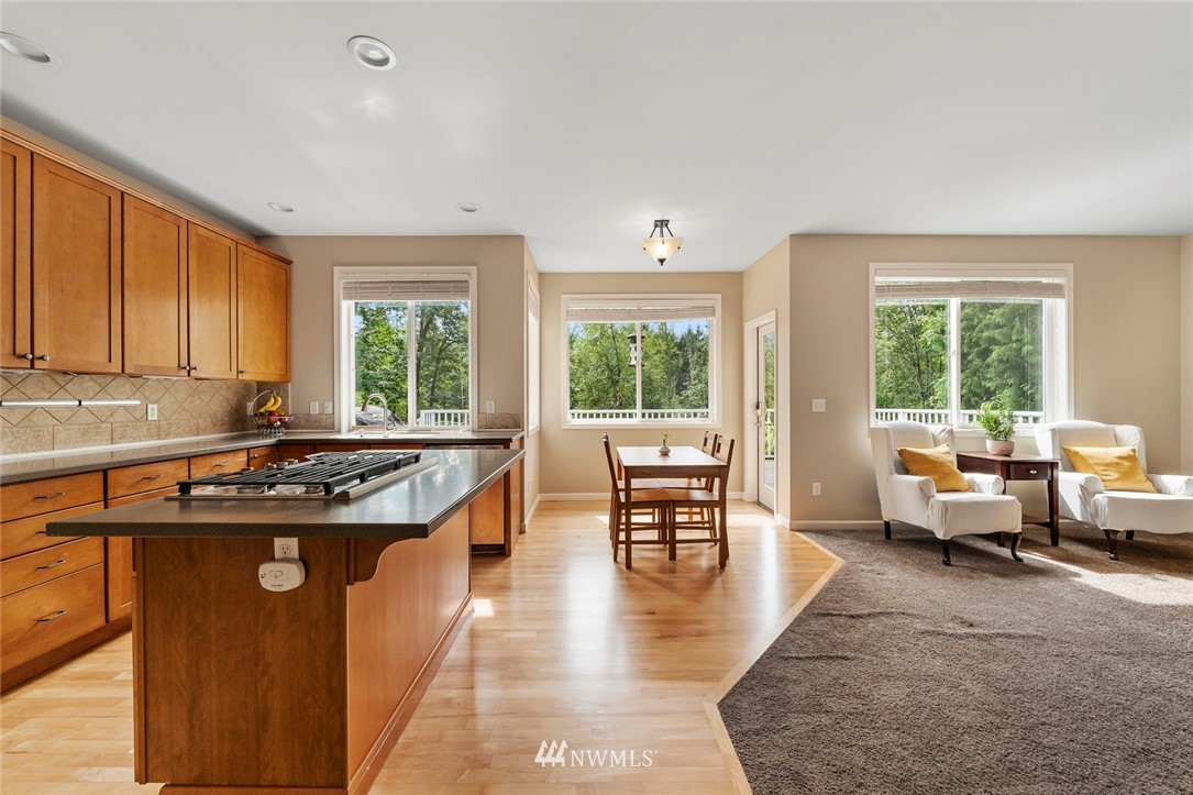19511 Southeast May Valley Road Issaquah, WA 98027 - Photo 8 of 25 Gallery Image 8
