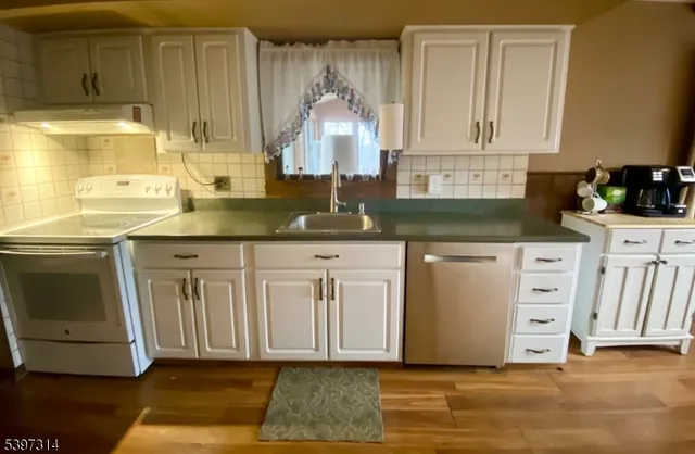 $450,000 | 15 Hemlock Drive, Vernon, NJ 07461