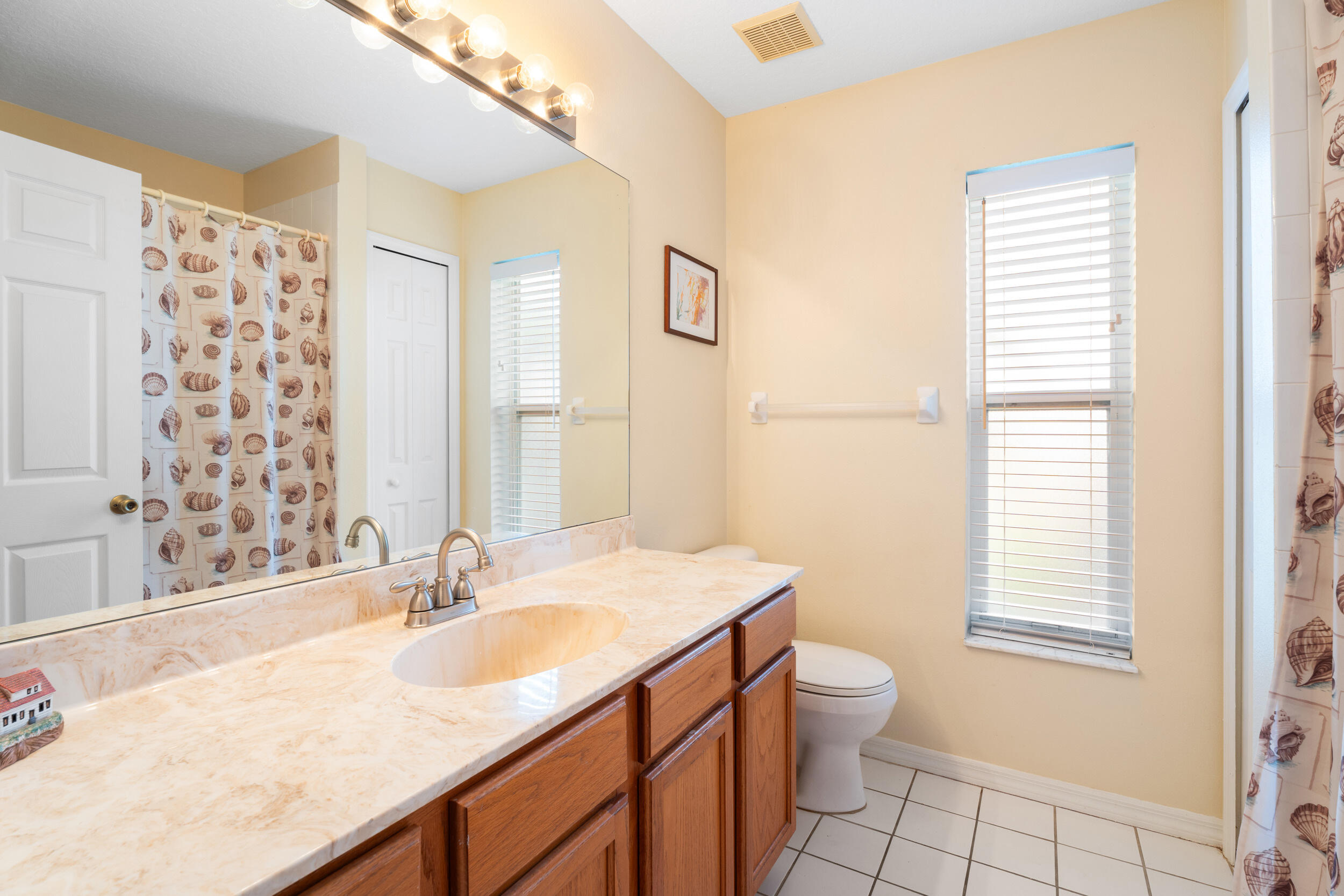 5593 Northwest Wesley Road Port St. Lucie, FL 34986 - Photo 18 of 33 Guest bathroom