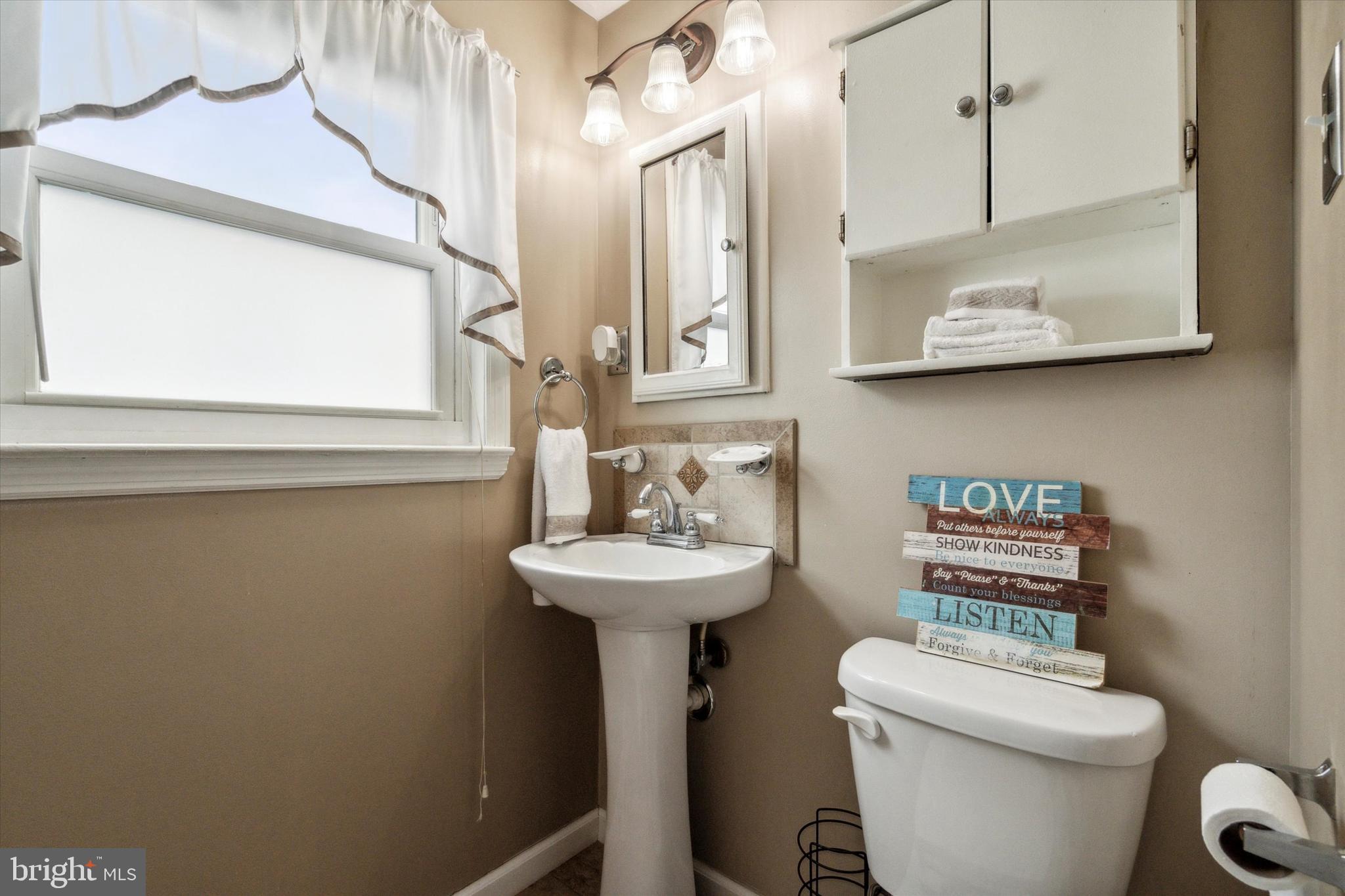 2832 Shipley Road Philadelphia, PA 19152 - Photo 17 of 31 2nd floor bathroom