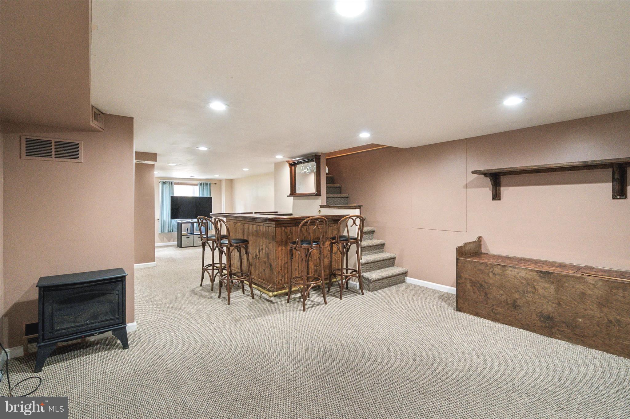 2832 Shipley Road Philadelphia, PA 19152 - Photo 20 of 31 Finished lower level with bar
