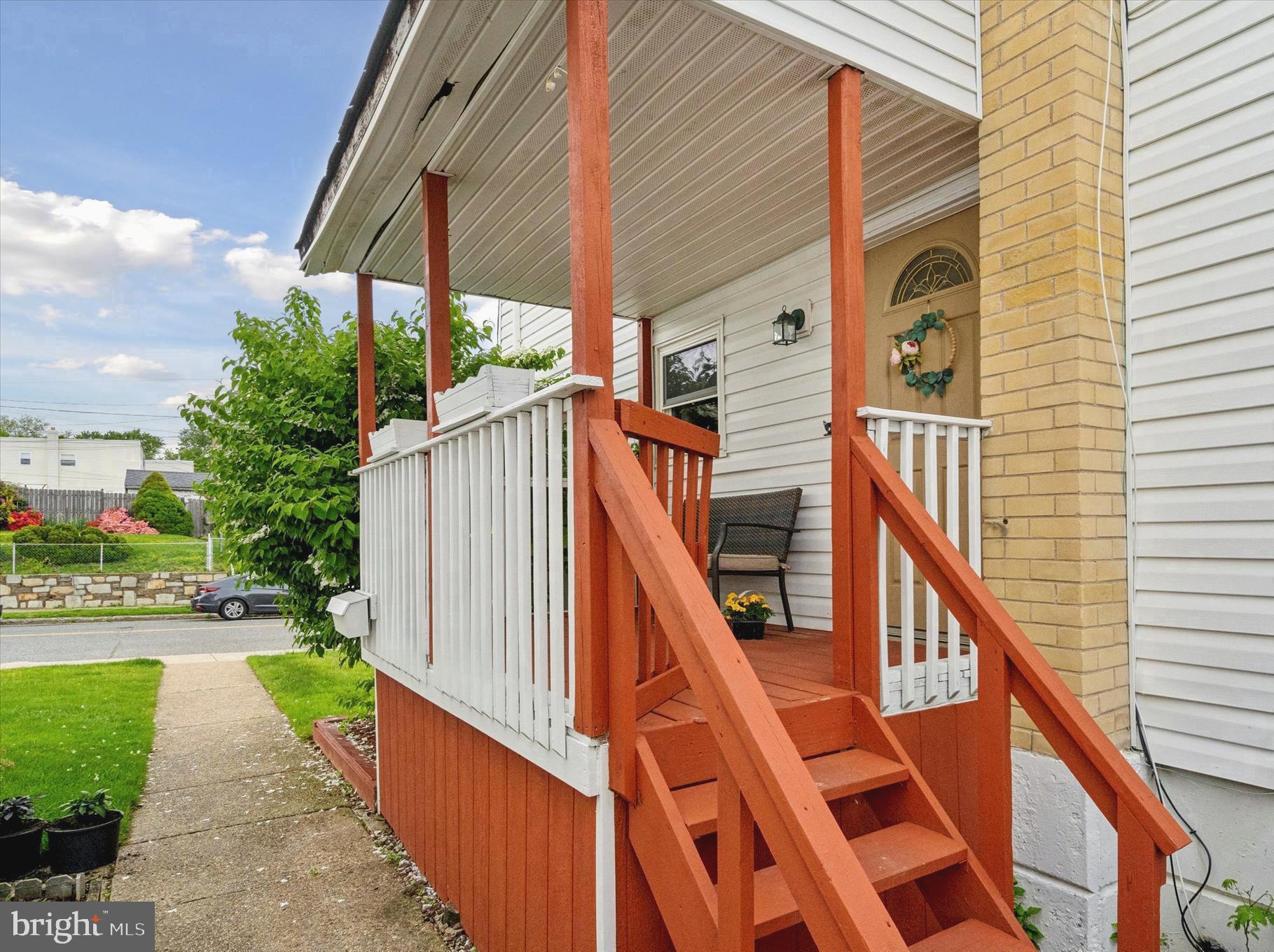 2832 Shipley Road Philadelphia, PA 19152 - Photo 4 of 31 Front porch