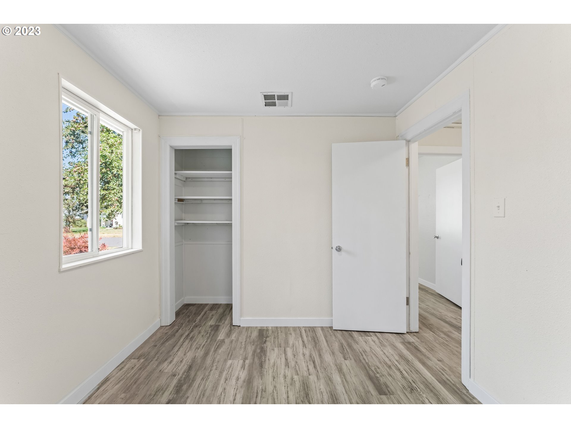835 L Street Springfield, OR 97477 - Photo 29 of 40 a room with wooden floor and window