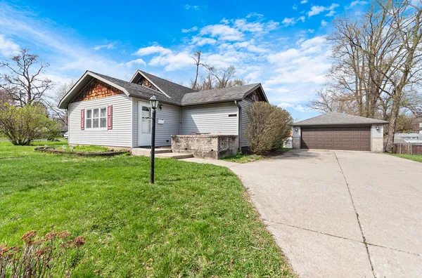 $225,000 | 10 Northeast Circle Drive, Joliet, IL 60433