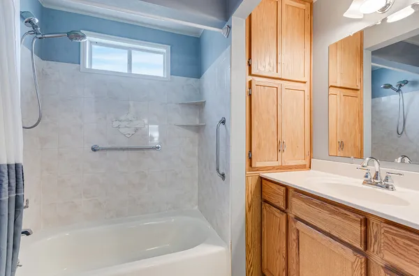 $225,000 | 10 Northeast Circle Drive, Joliet, IL 60433