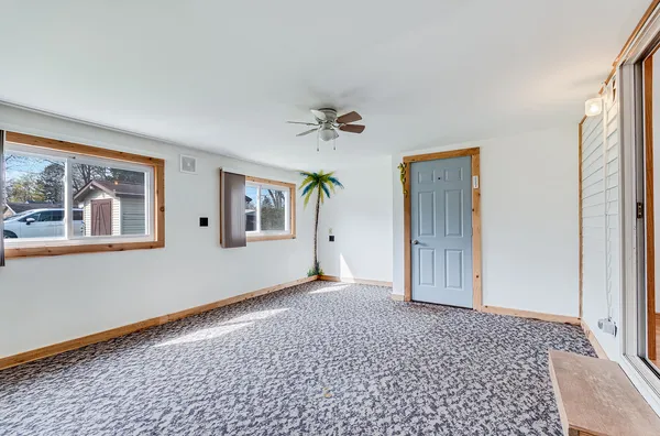 $225,000 | 10 Northeast Circle Drive, Joliet, IL 60433