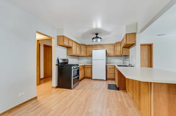 $225,000 | 10 Northeast Circle Drive, Joliet, IL 60433