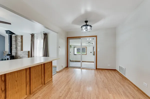 $225,000 | 10 Northeast Circle Drive, Joliet, IL 60433