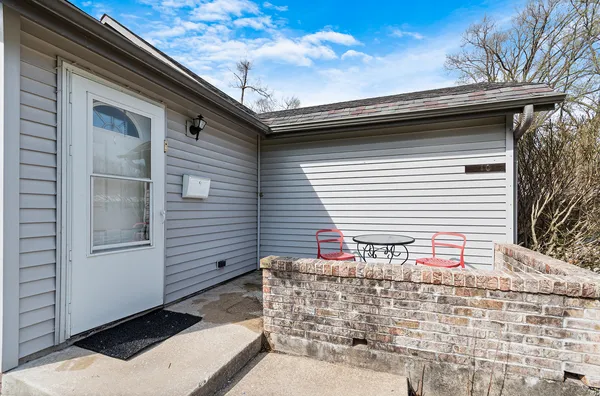 $225,000 | 10 Northeast Circle Drive, Joliet, IL 60433