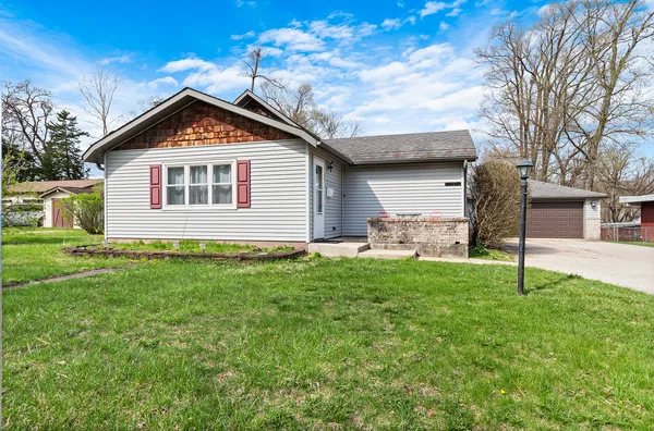 $225,000 | 10 Northeast Circle Drive, Joliet, IL 60433