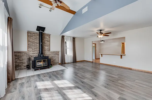 $225,000 | 10 Northeast Circle Drive, Joliet, IL 60433