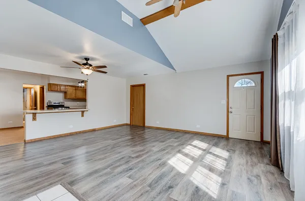$225,000 | 10 Northeast Circle Drive, Joliet, IL 60433
