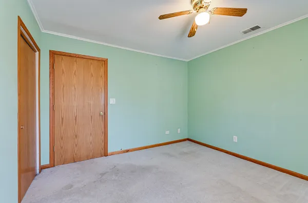 $225,000 | 10 Northeast Circle Drive, Joliet, IL 60433