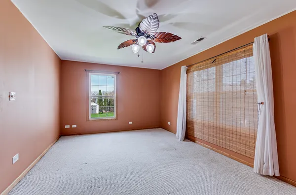 $225,000 | 10 Northeast Circle Drive, Joliet, IL 60433