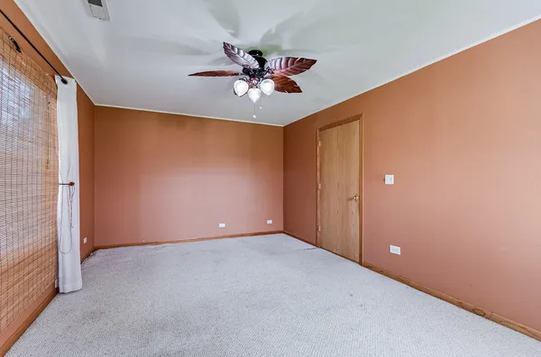 $225,000 | 10 Northeast Circle Drive, Joliet, IL 60433