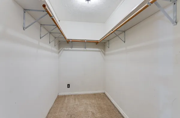 $225,000 | 10 Northeast Circle Drive, Joliet, IL 60433