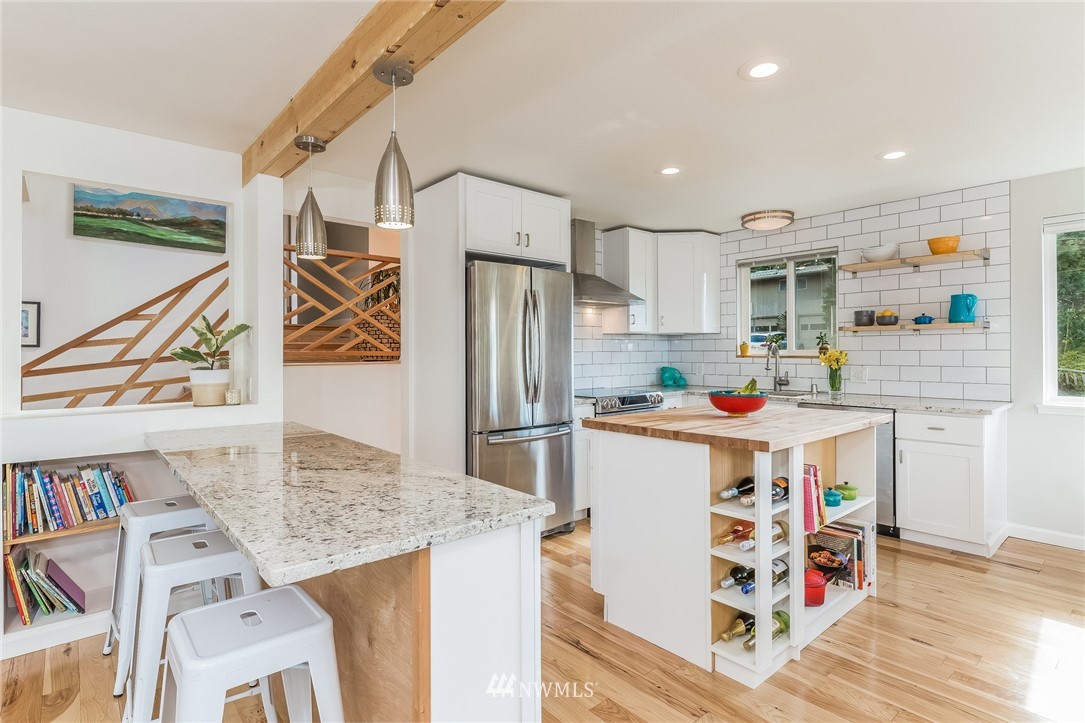 9740 43rd Place Southwest Seattle, WA 98136 - Photo 2 of 25 Gallery Image 2