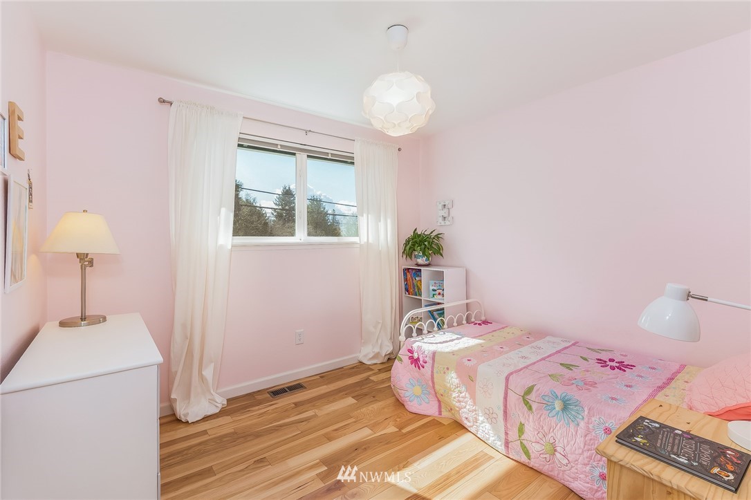 9740 43rd Place Southwest Seattle, WA 98136 - Photo 12 of 25 Gallery Image 12