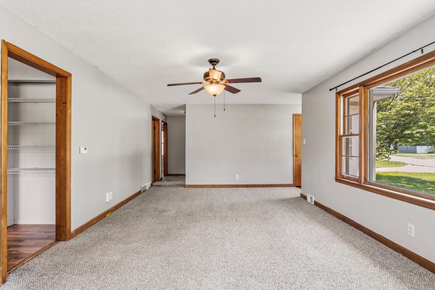 809 South Division Street Mahomet, IL 61853 - Photo 9 of 30