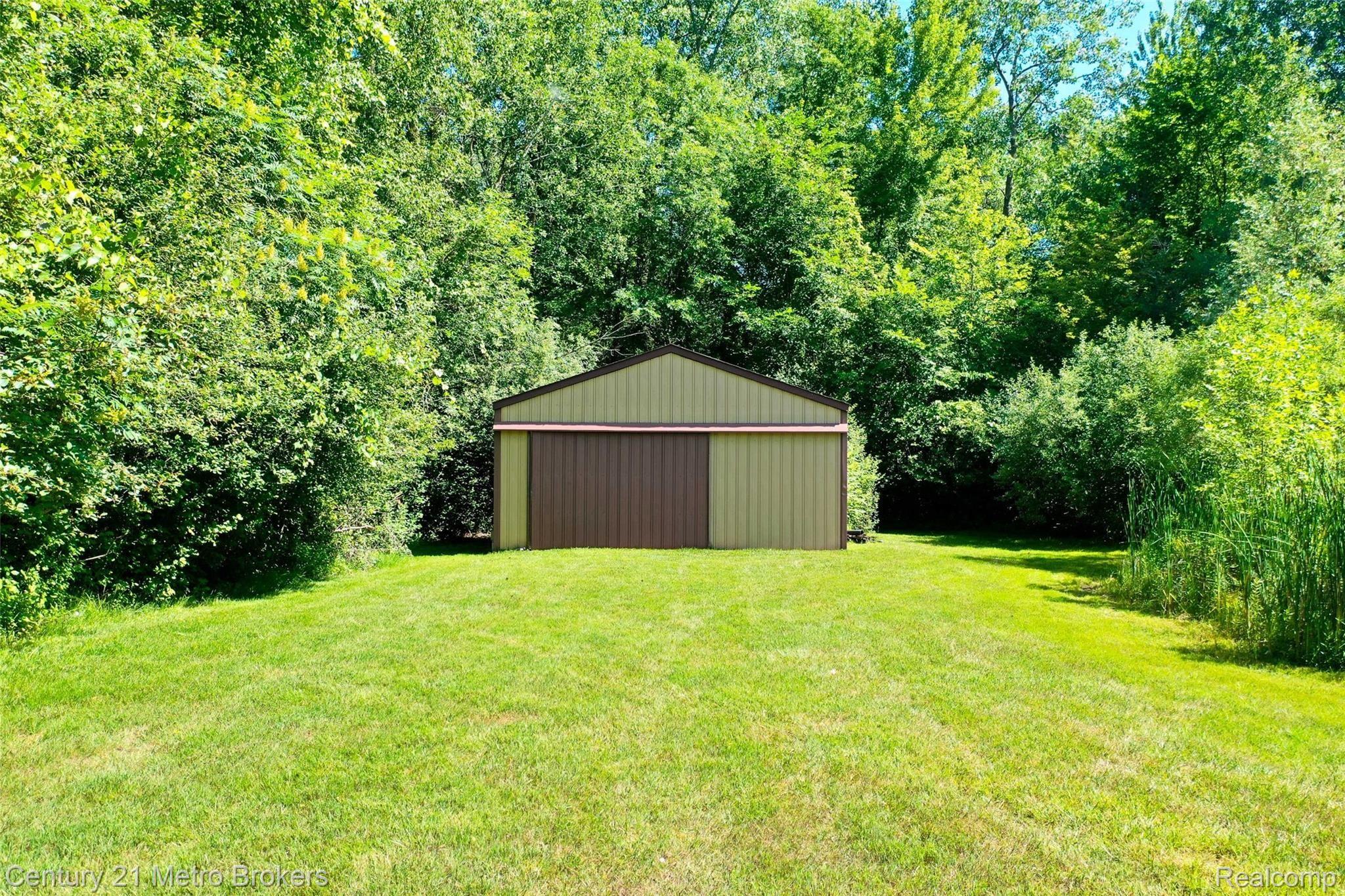 9341 Pettit Road Birch Run, MI 48415 - Photo 65 of 76 9341-Pettit-Rd-63 Outside.jpg