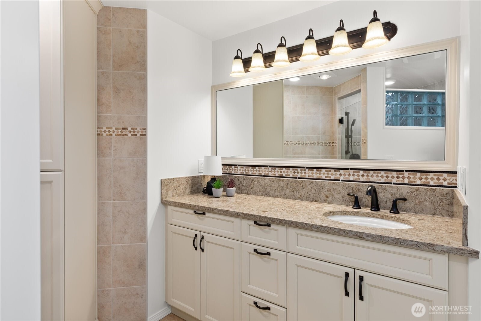 518 Bell Street, Unit 101 Edmonds, WA 98020 - Photo 20 of 40 Gallery Image 20