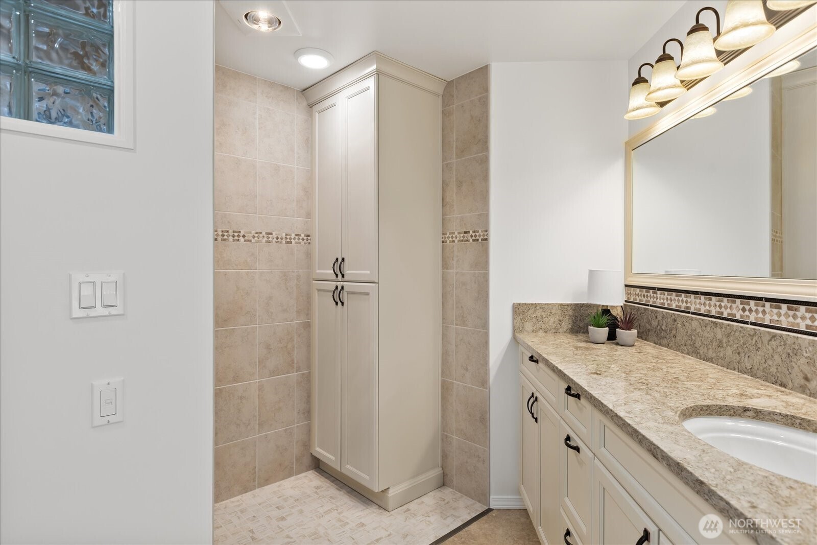 518 Bell Street, Unit 101 Edmonds, WA 98020 - Photo 21 of 40 Gallery Image 21